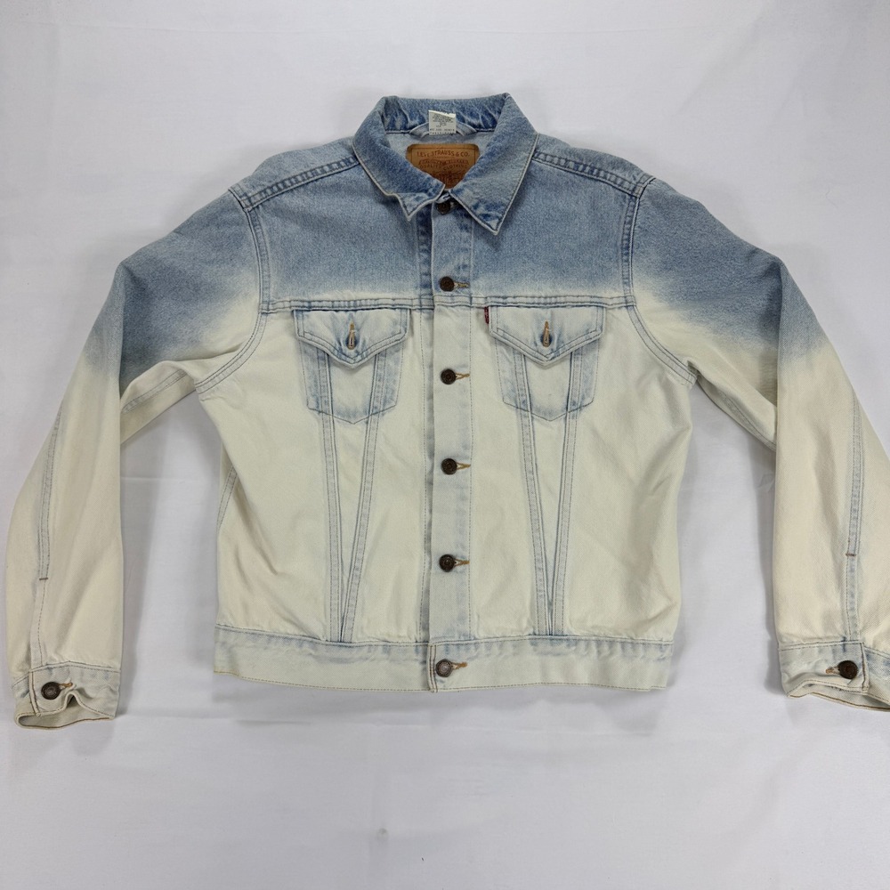 VTG Levi's Relaxed Trucker Denim Jacket Medium Two Tone Faded Blue‎ Vintage USA